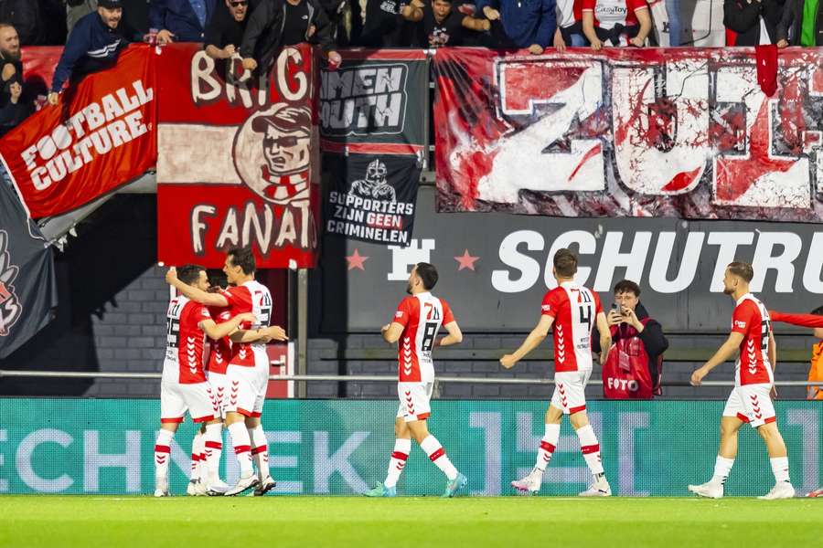 FC Emmen viert de 2-0 van Patrick Brouwer