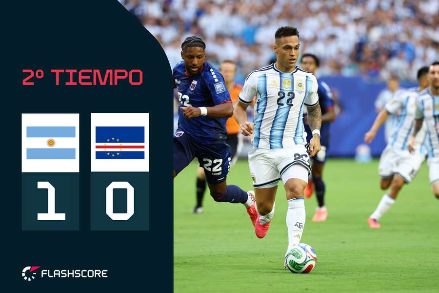 Lautaro Martínez, ante Steven Moreira