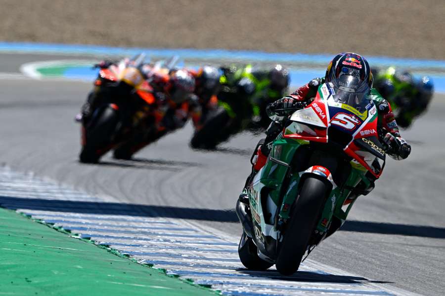 Johann Zarco devant ses adversaires au Mans.