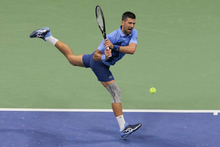 Novak Djokovic awansował do 3. rundy US Open. Krecz rywala w trzecim secie