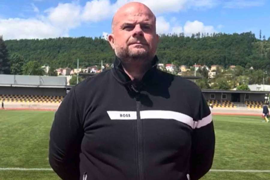 Trenér SFC Opava Roman Nádvorník.