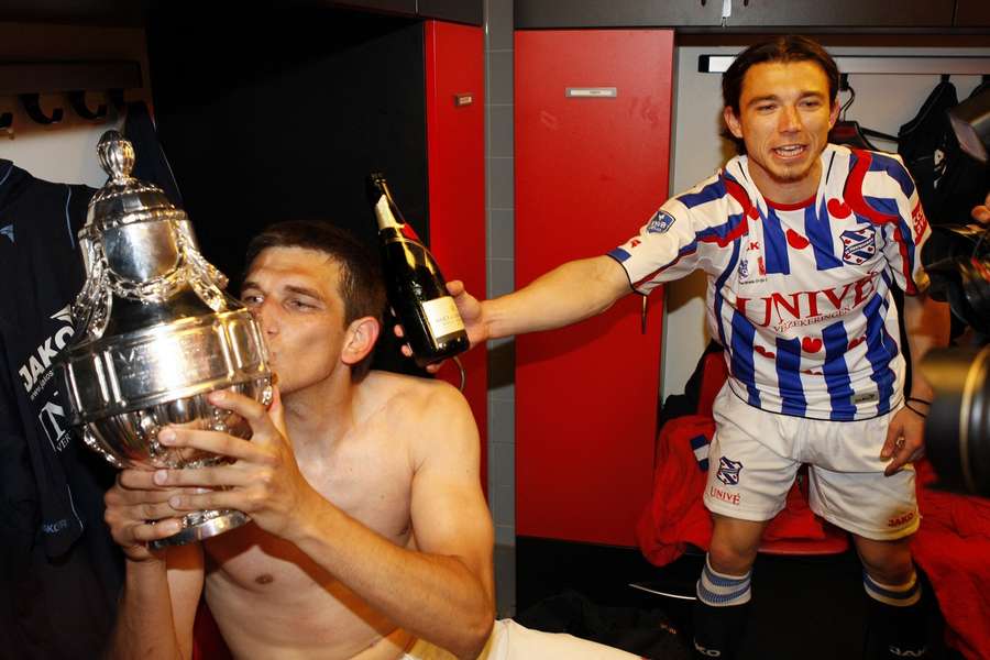 Danijel Pranjic (R) after the won KNVB Beker final in 2009