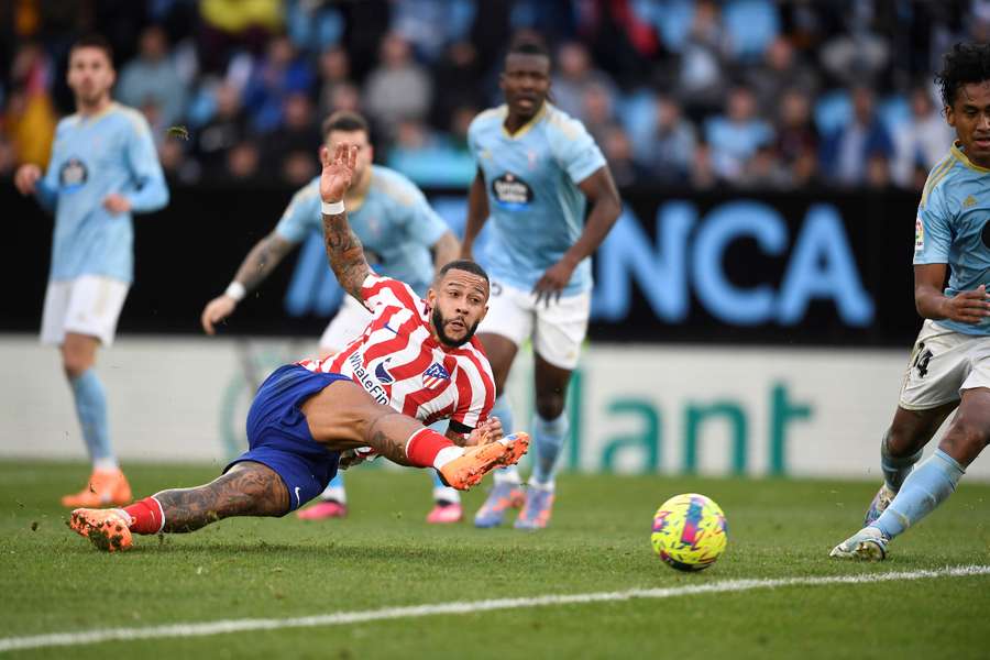 Depay fez o gol da vitória do Atlético