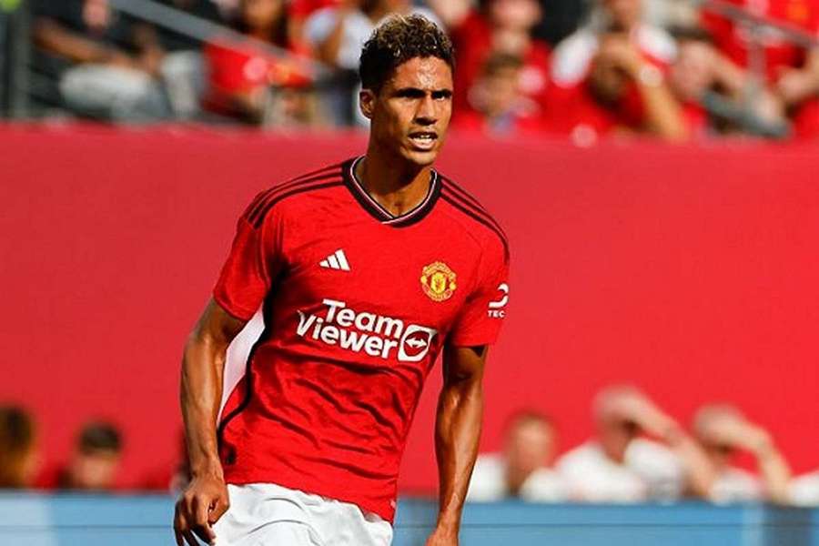 Ex-Man Utd defender Varane agrees Como contract