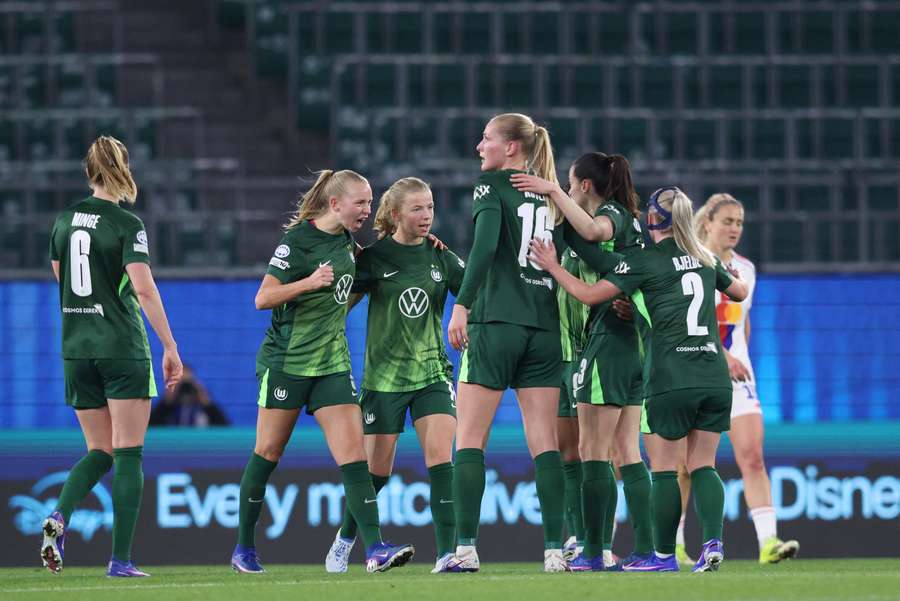 Wolfsburg were among the winners in the UEFA Women's Champions League quarter-final first legs.