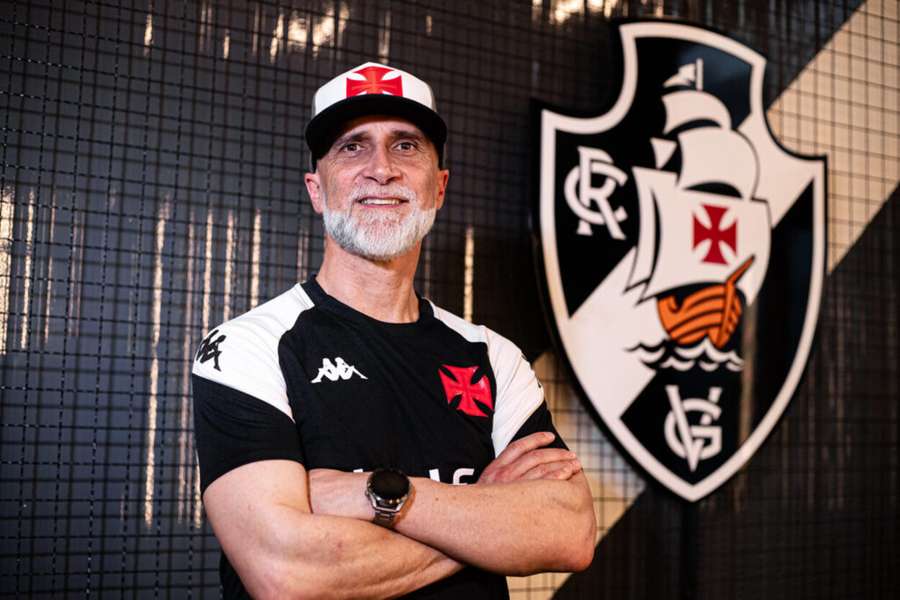 Álvaro Pacheco tem 52 anos e mais de uma década de experiência como treinador