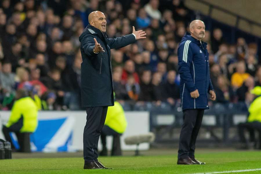 Roberto Martinez (L), the manager of Portugal