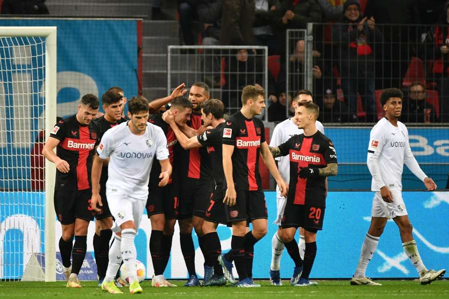 Patrik Schick werd uitgebreid gefeliciteerd door zijn teamgenoten na het scoren van zijn derde doelpunt