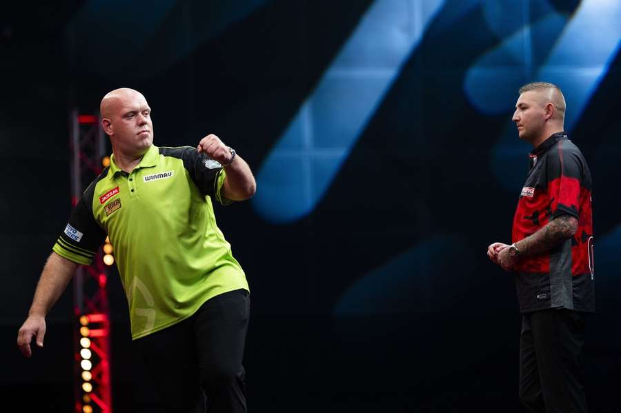 Van Gerwen won de finale van Aspinall met 11-4