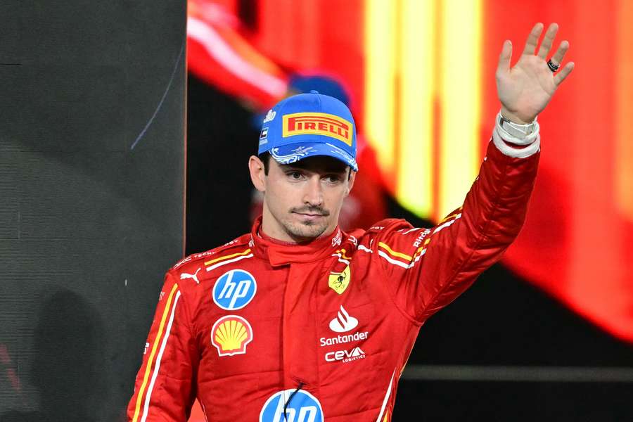 Charles Leclerc deluso dopo il Mondiale Costruttori sfumato