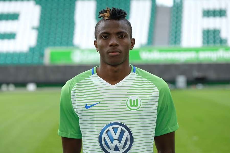 Victor Osimhen mudou-se para o Wolfsburg em 2017 por 3,5 milhões <mark>de</mark> euros