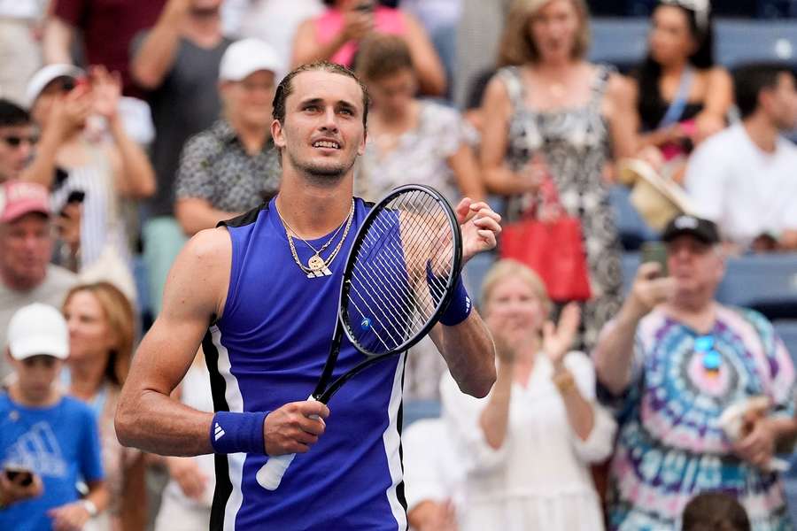 Zverev won in drie sets van de Fransman en gaat naar de derde ronde