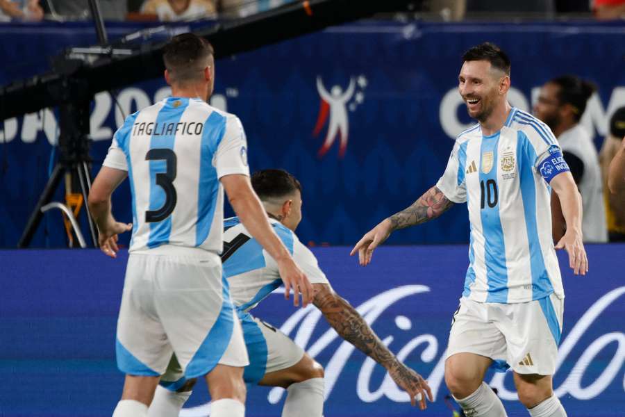 Messi, Tagliafico y Enzo Fernández 