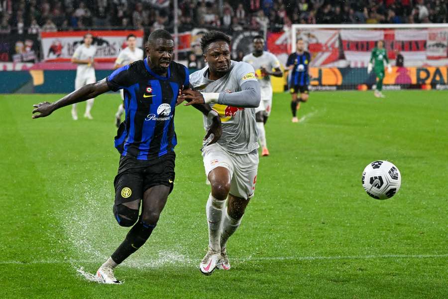 Bryan Okoh période RB Salzburg à la lutte avec Marcus Thuram en 2023 Bryan Okoh période RB Salzburg à la lutte avec Marcus Thuram en 2023