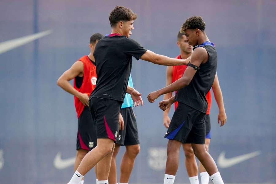 Cubarsí y Yamal, en un entrenamiento del Barcelona.