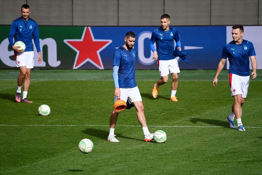 Fotbalisté Slavie během tréninku.