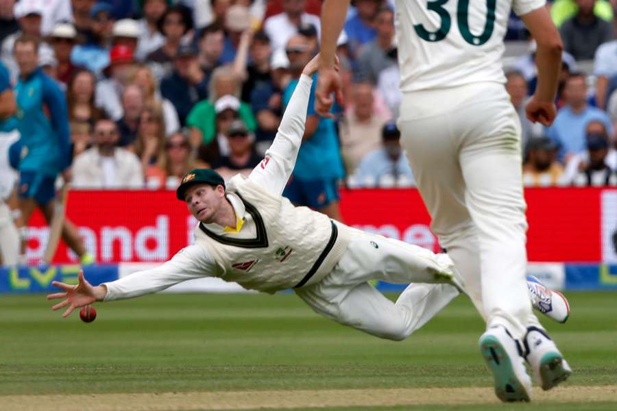 Australia's Steven Smith dives but in unable to catch the ball hit by England's Stuart Broad on day five