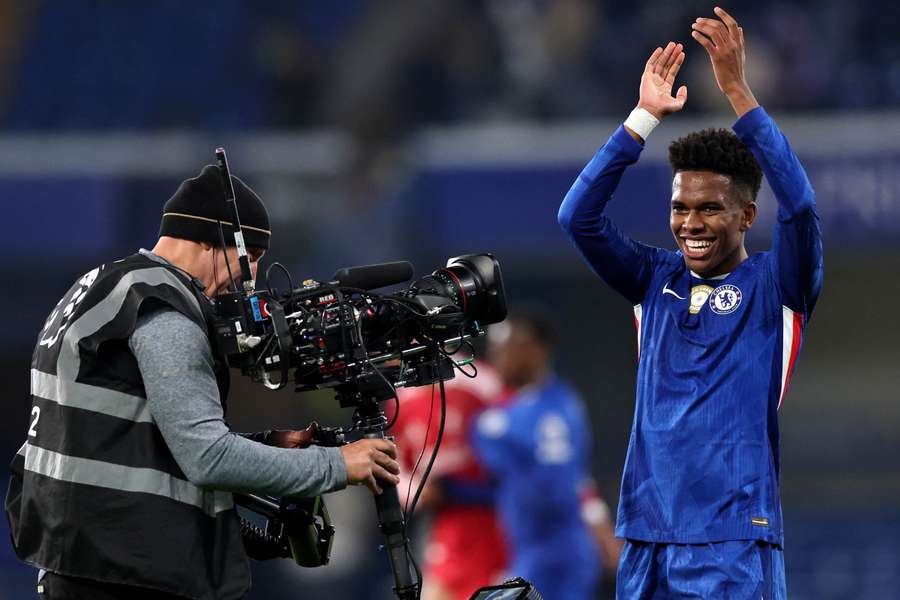 Estevao desata la euforia en Stamford Bridge