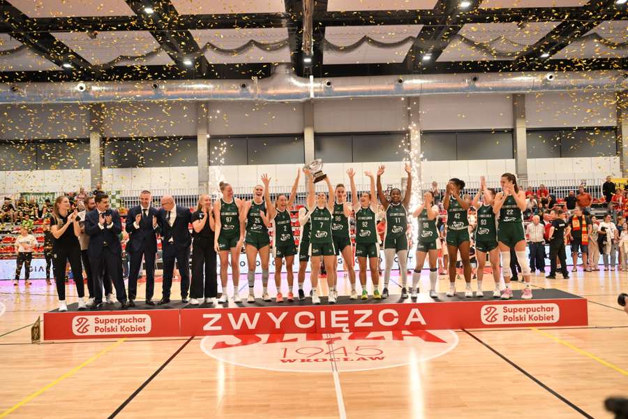 Koszykarki Lotto AZS UMCS Lublin z Superpucharem Polski. Lublinianki pokonały 1KS Ślęzę Wrocław i po raz trzeci w historii sięgnęły po to trofeum.