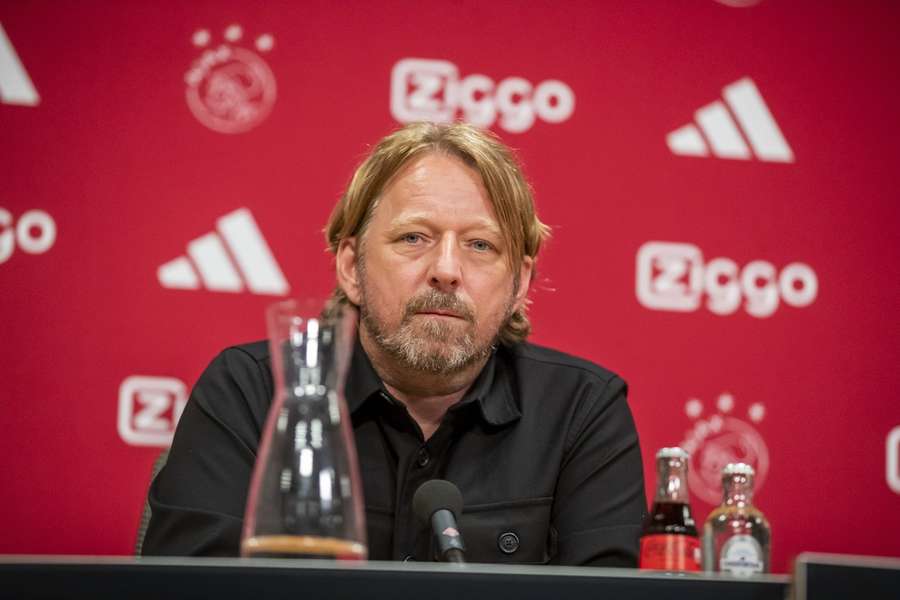 Sportovní ředitel Ajaxu Sven Mislintat byl odvolán.