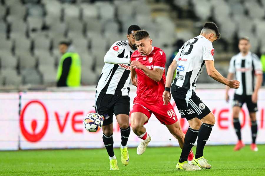Cristi Costin nu mai este jucătorul lui Dinamo Cristi Costin nu mai este jucătorul lui Dinamo