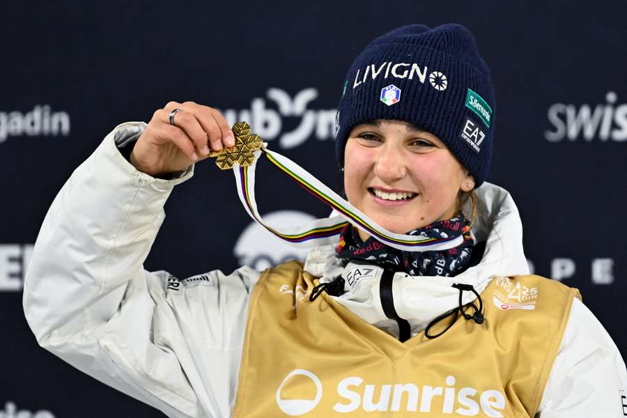 Flora Tabanelli poses during the medal ceremony after winning gold in the Freeski Big Air at the 2025 FIS World Championships in St. Moritz Flora Tabanelli poses during the medal ceremony after winning gold in the Freeski Big Air at the 2025 FIS World Championships in St. Moritz