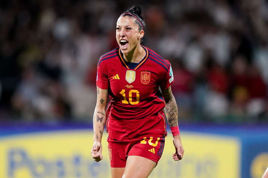 Jenni Hermoso comemora golo contra a Itália