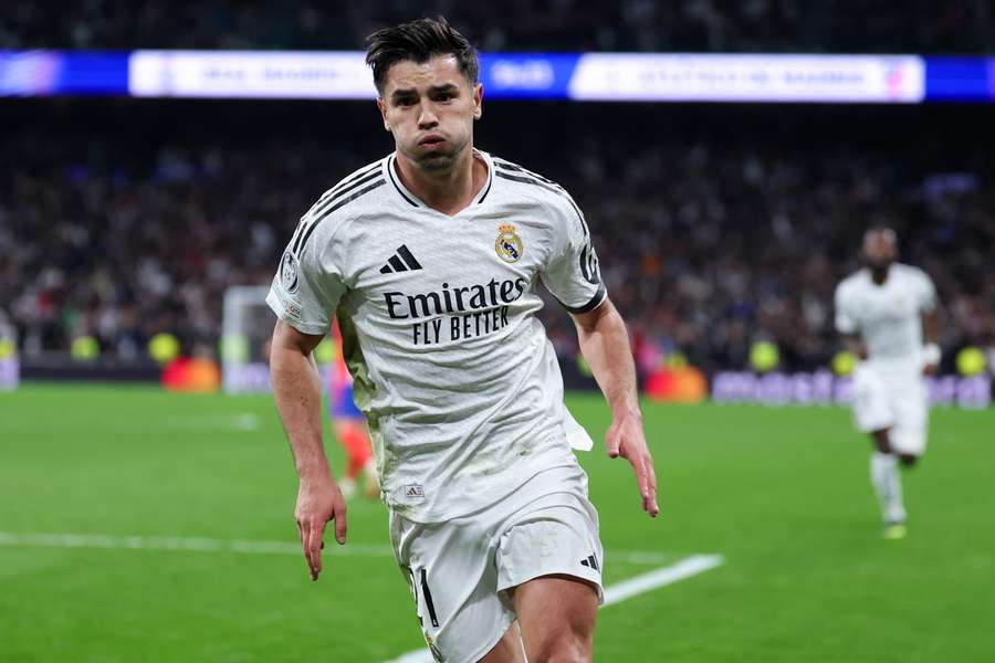 Brahim corre a celebrar el gol de la victoria