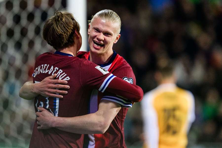 Schjelderup assistiu Haaland na goleada da Noruega por 5-0 diante da Moldávia
