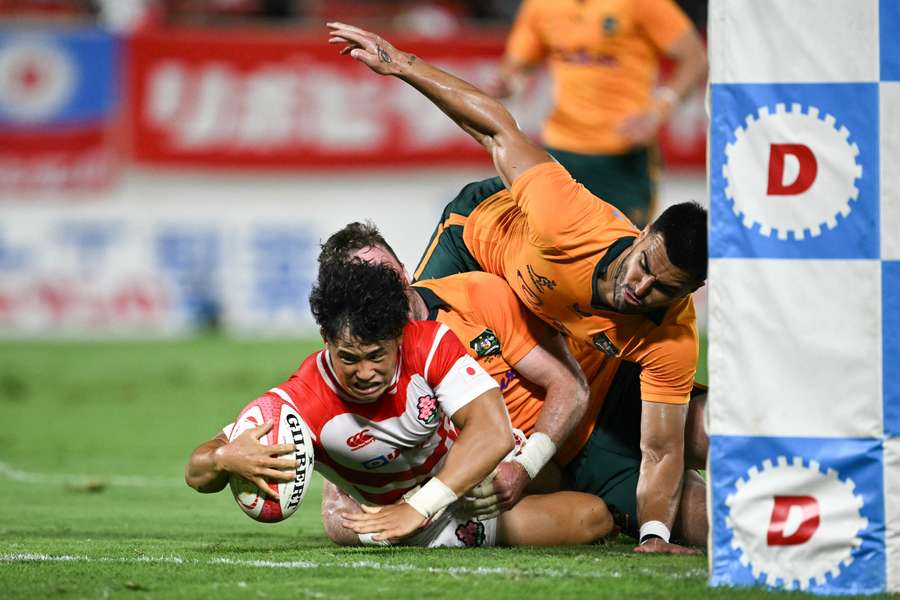 Ryunosuke Ito scoring a try against Australia on Saturday night.