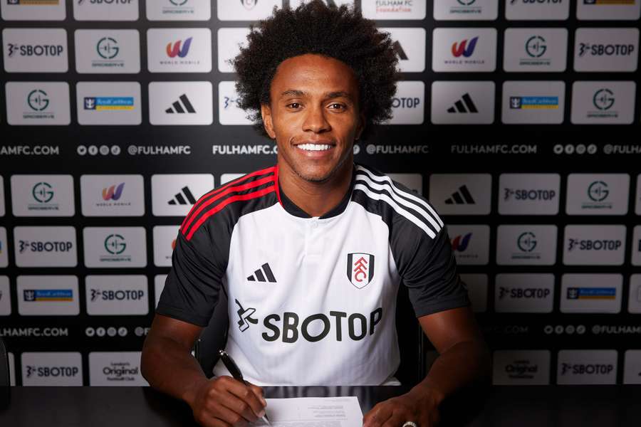 Willian assinou com o Fulham por mais um ano