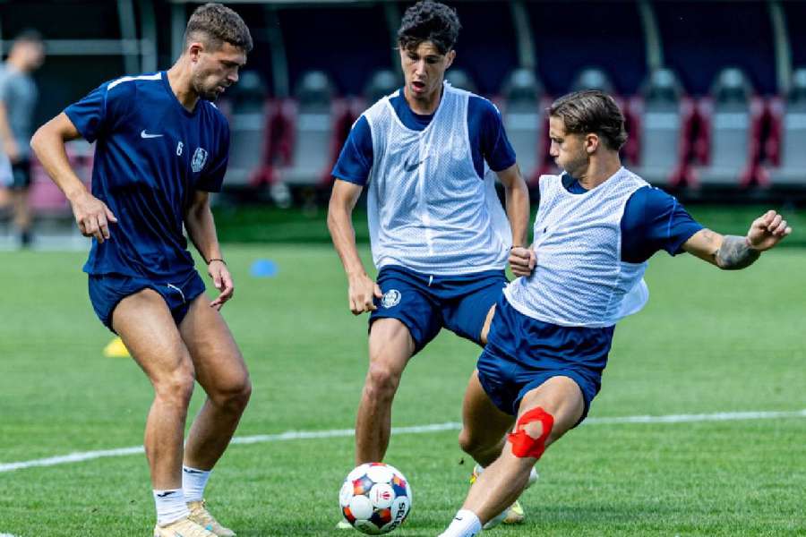 Jucători de la CFR Cluj la antrenament Jucători de la CFR Cluj la antrenament
