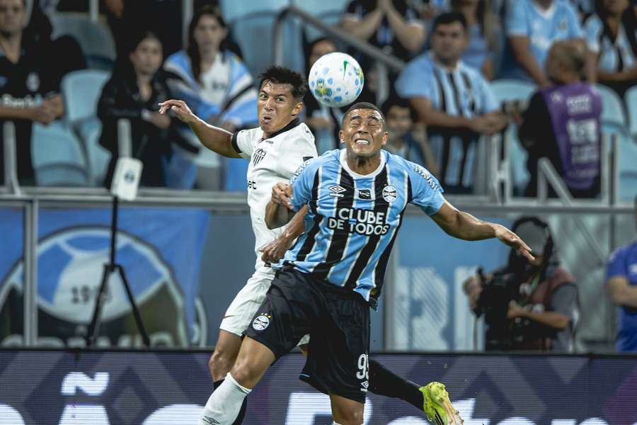 Expulsão no 1° tempo fez o Galo se desdobrar em campo
