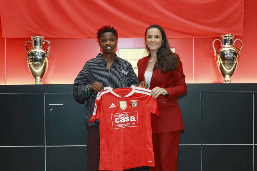 Avançada Sabastine assinou por duas épocas com o Benfica Avançada Sabastine assinou por duas épocas com o Benfica