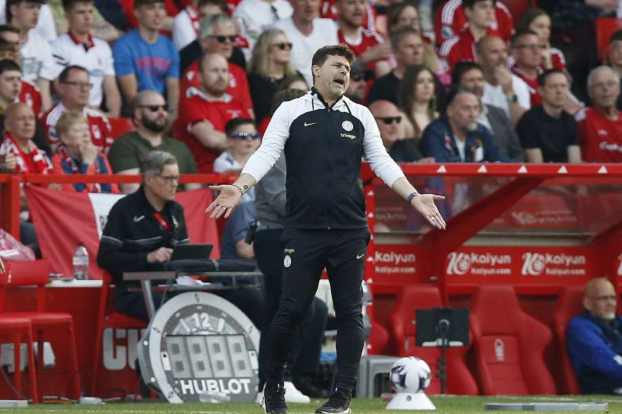 Pochettino waves his arms in frustration 