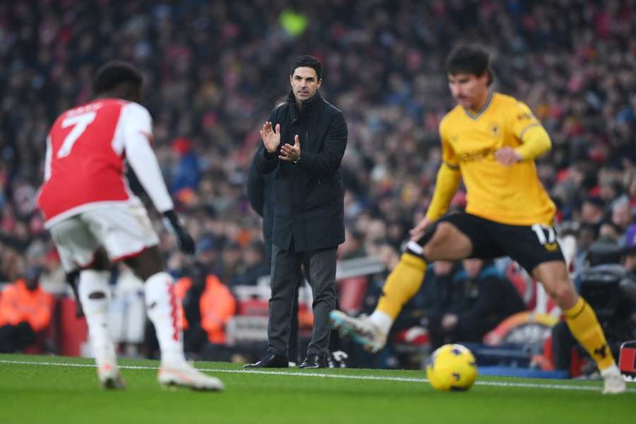 Arteta v akcii počas sobotňajšieho duelu medzi Arsenalom a Wolves.