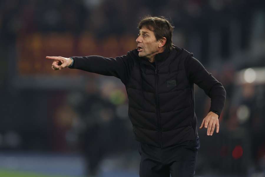 Conte sa tešil z víťazstva, ale trápia ho zranenia jeho hráčov.