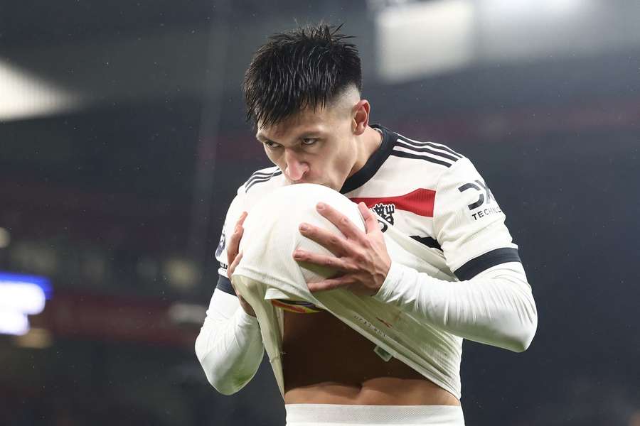 Lisandro Martinez wraca! Ogromne wzmocnienie dla Man Utd – obrońca znów trenuje Lisandro Martinez wraca! Ogromne wzmocnienie dla Man Utd – obrońca znów trenuje
