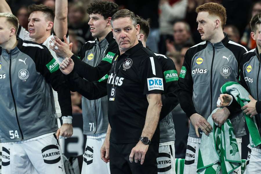 Bundestrainer Alfred Gislason (M.) und seine Schützlinge