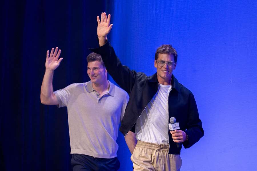 Tom Brady e Fernando Mendoza