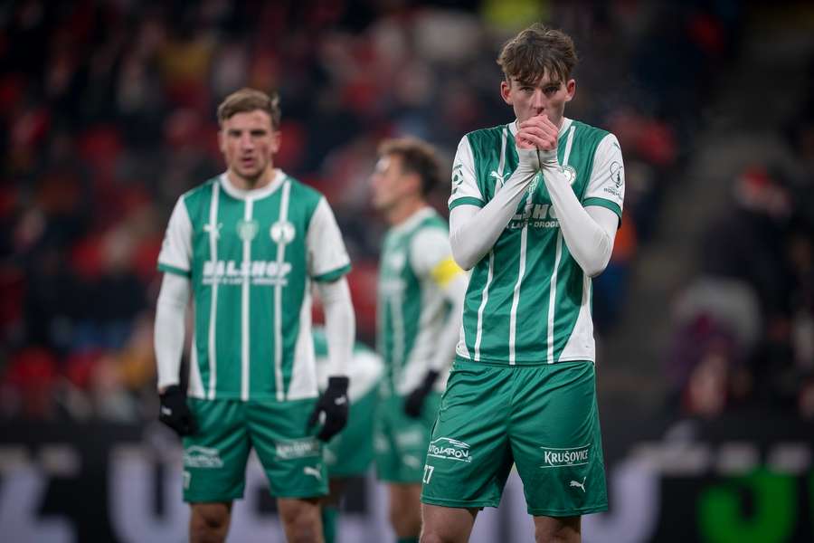 Sledujte fotbalové přestupy a spekulace ONLINE.