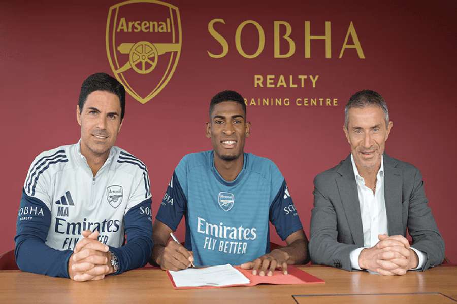 Arsenal confirm the signing of Cristhian Mosquera from Valencia Arsenal confirm the signing of Cristhian Mosquera from Valencia
