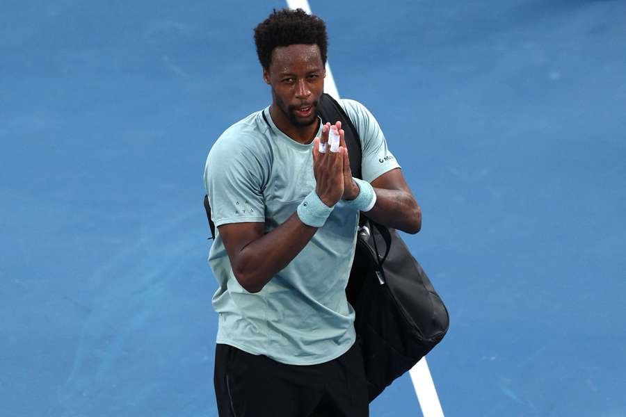 Monfils agradece el apoyo del público.