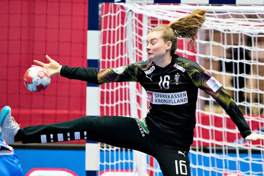 Althea Reinhardt i aktion på det danske håndboldlandshold