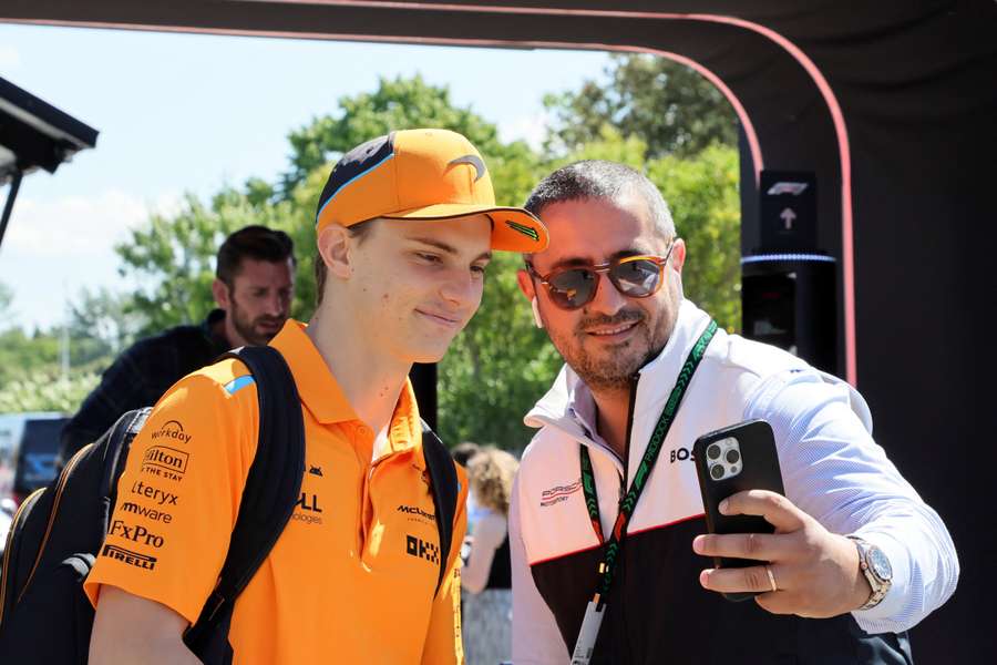 Oscar Piastri shares a moment with a fan before qualifying
