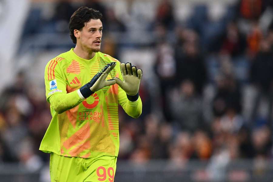 Svilar afirmou-se na baliza da Roma
