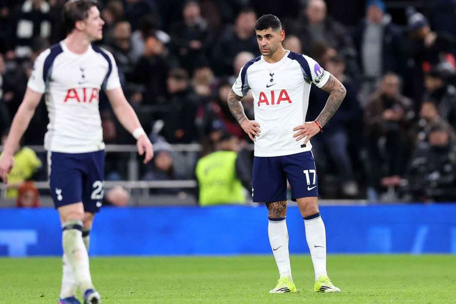 Frank stands by Romero as Tottenham captain after board blast Frank stands by Romero as Tottenham captain after board blast