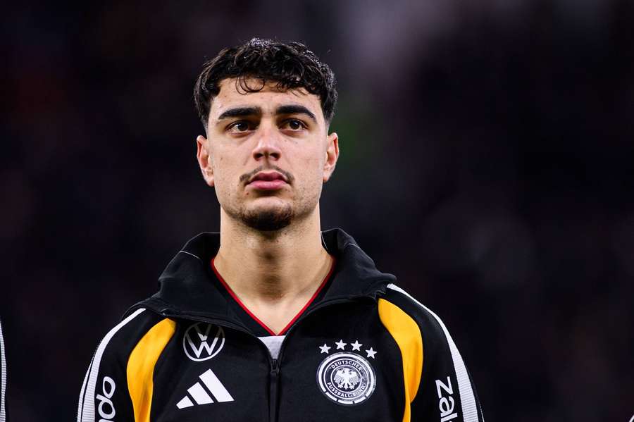 Aleksandar Pavlovic wird wohl nicht zur Nationalmannschaft reisen. Aleksandar Pavlovic wird wohl nicht zur Nationalmannschaft reisen.