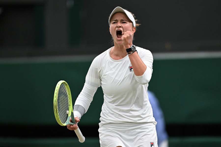 Barbora Krejčíková si poprvé zahraje čtvrtfinále Wimbledonu.