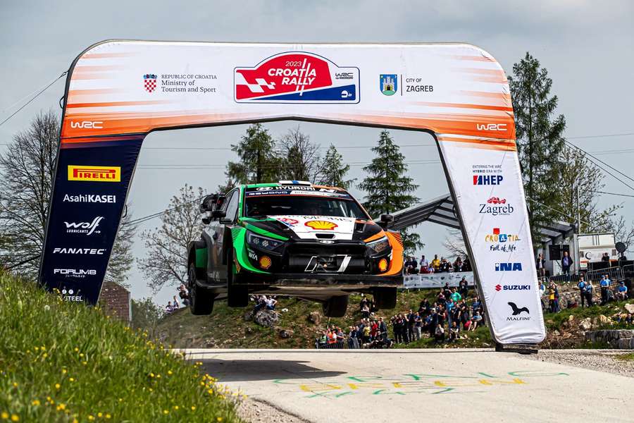 Esapekka Lappi zůstal ve startovním poli po Neuvilleově odstoupení jediným pilotem týmu Hyundai.